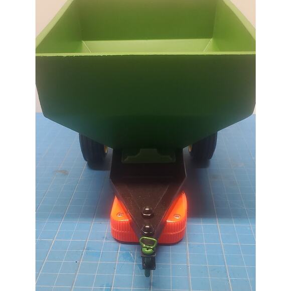 Scale Models Green and Yellow Grain Cart 1/16 Custom - Picture 5 of 5